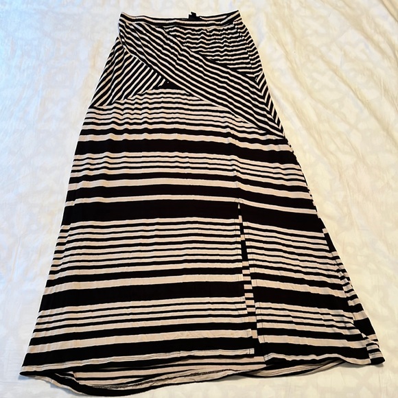 Bobeau Black and White Striped Maxi Skirt - Picture 1 of 5